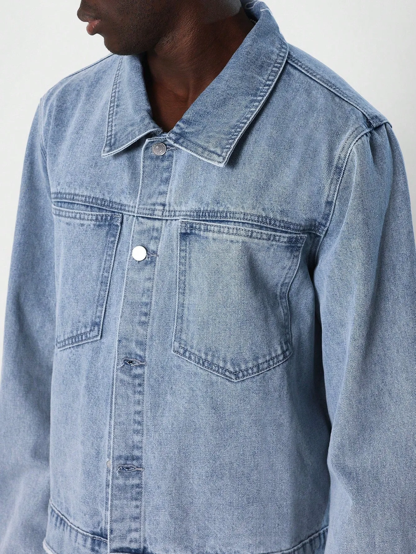 Cropped Denim Jacket With Back Collar Embroidered Print