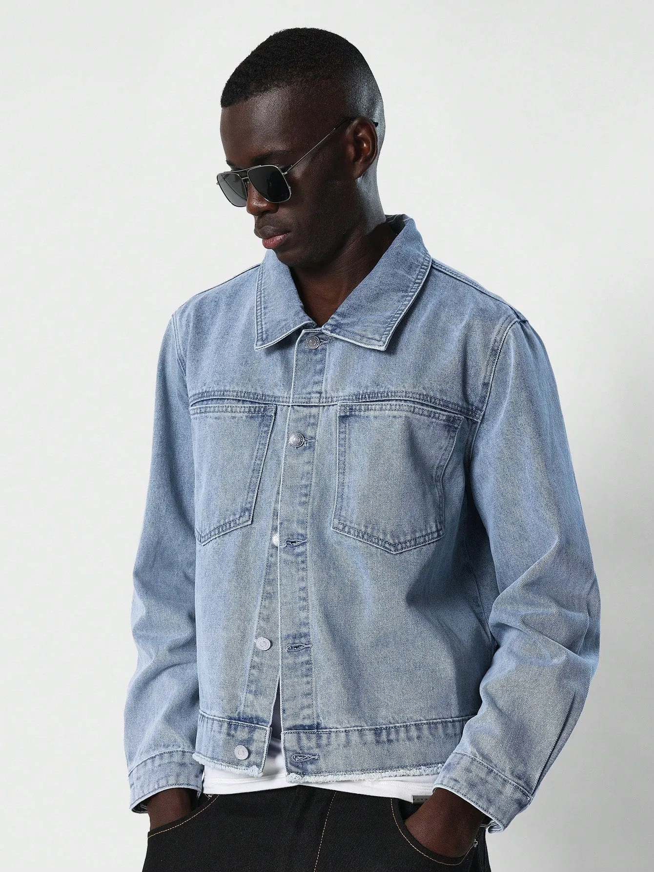 Cropped Denim Jacket With Back Collar Embroidered Print