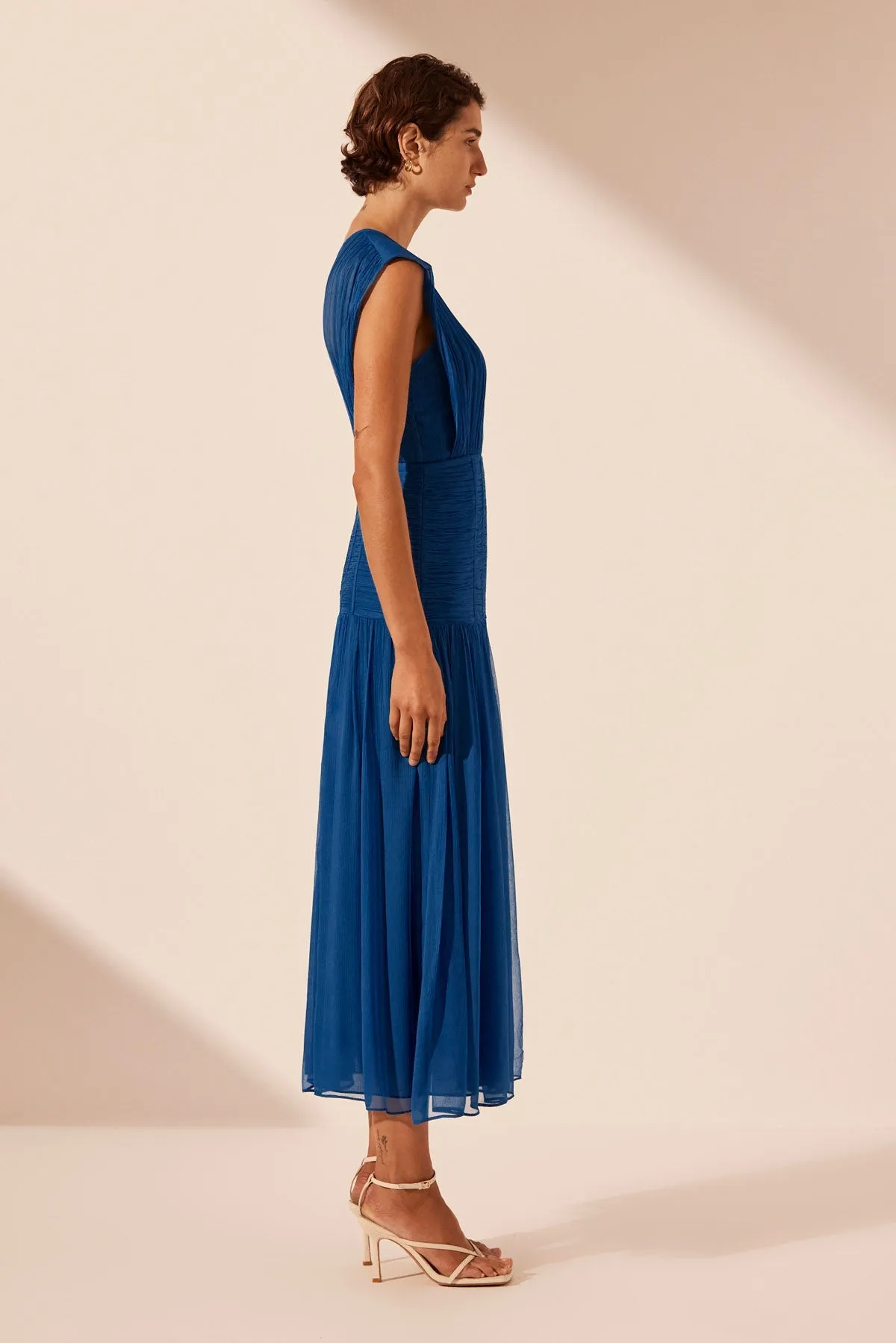 MAYA RUCHED SLEEVELESS MIDI DRESS - STRONG BLUE