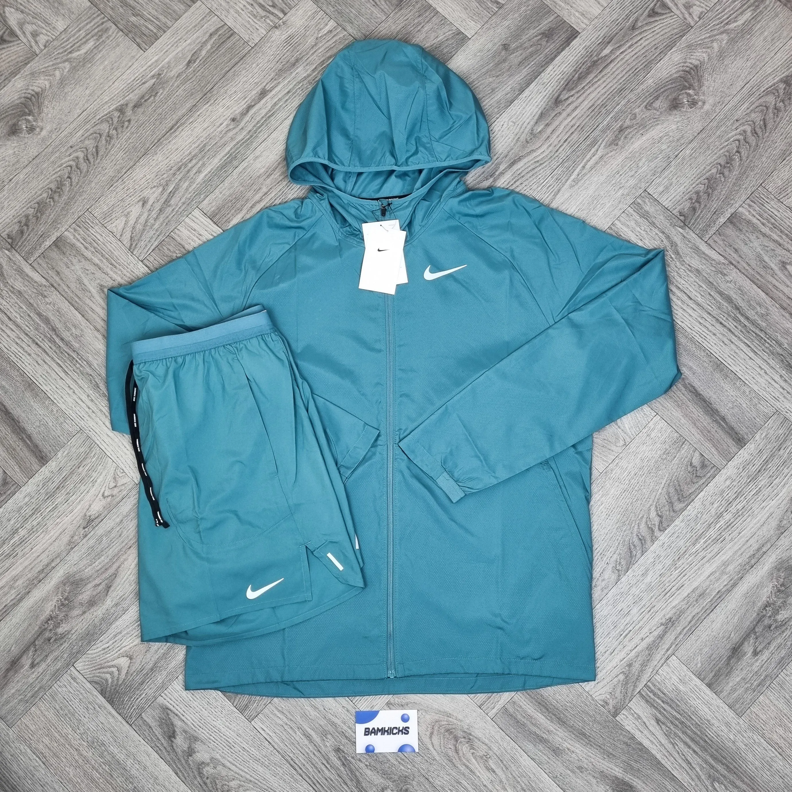 Nike Essentials Windrunner & Flex Stride Shorts Mineral Teal Set