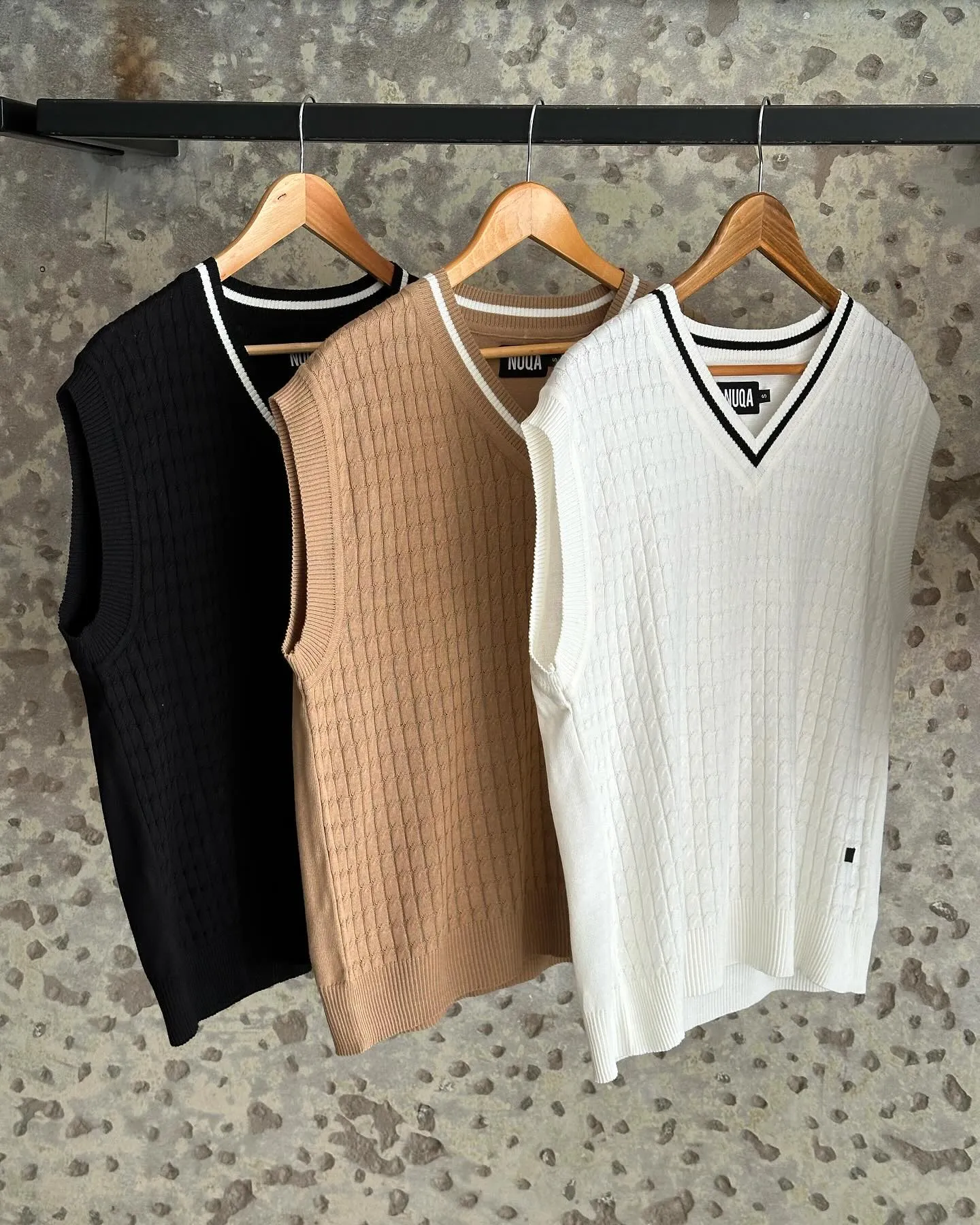 V Neck Knitted Vest - Negro